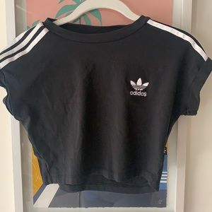 Cropped Adidas Tee